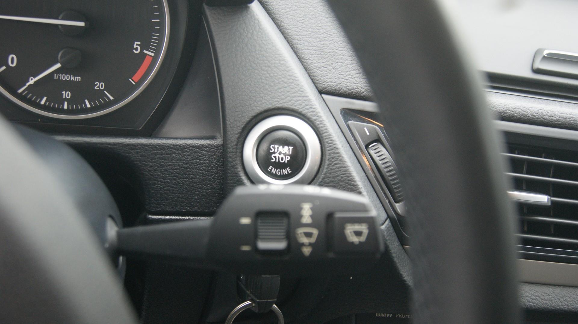 BMW X1 sDrive18d Model xLine 2013