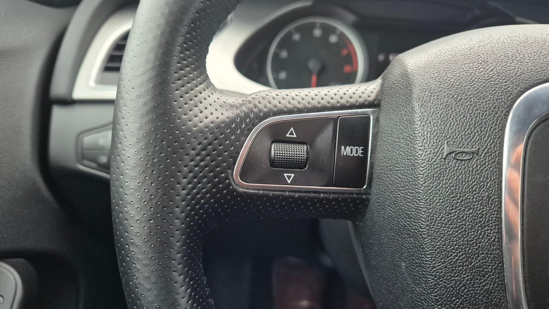 Audi A4 2.0 TFSI S-Line bi xenon Skóra 